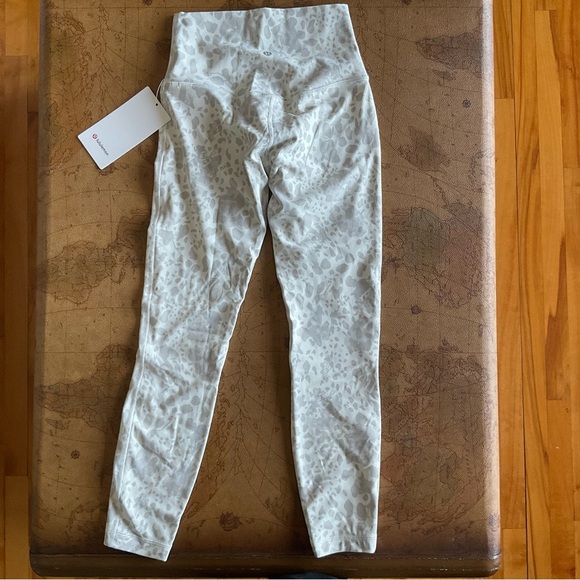 NWT LULULEMON Align HR Pant 25” - Picture 3 of 6